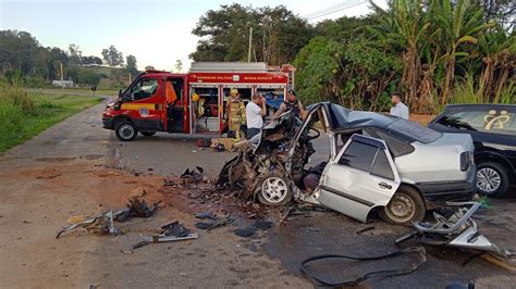 Colis O Entre Carro E Caminhonete Mata Uma Pessoa E Deixa Duas Feridas