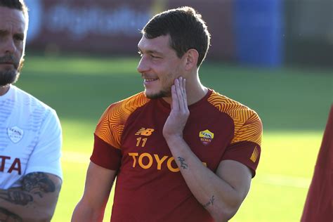 Belotti Spegne 29 Candeline Gli Auguri Da Parte Della Roma VIDEO