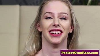 Plantureuse fille anglaise en bas saccadés bite XVIDEOS