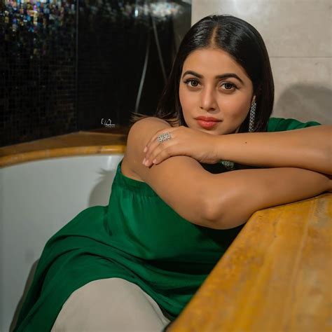Beautiful Actress Poorna Collections Actress Hot Shamna Kasim Mallu Aunty iiQ పరణ Kuwait