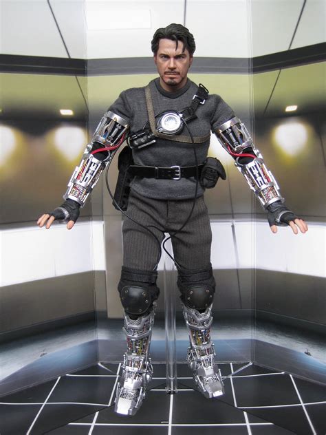DeSMOnd Collection Hot Toys Tony Stark In Mech Test Version Pt