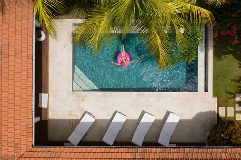 Can You Sunbathe Naked Or Skinny Dip In Your Own Yard Heres What Texas State Law Says