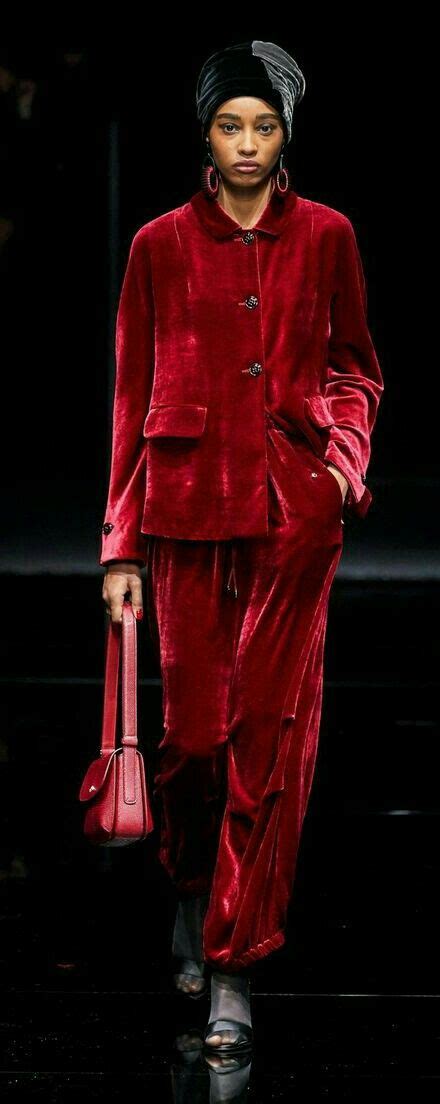 Pin di Elena su платья nel 2024 | Abiti alta sartoria, Modello di ...