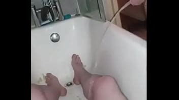 Chico gordito orinando y cabreándose Me gusta y comenta XVIDEOS