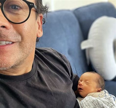 Adal Ramones Presume Su Felicidad Con Tierna Foto De Su Hijo Cayetano Mientras Responde A Las