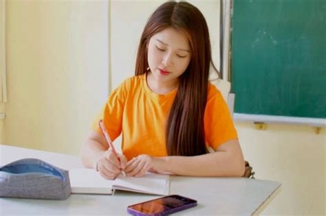 Điểm danh hội cô giáo hot girl nổi nhất MXH 2023 Mặt hoa da phấn dáng như Hoa hậu