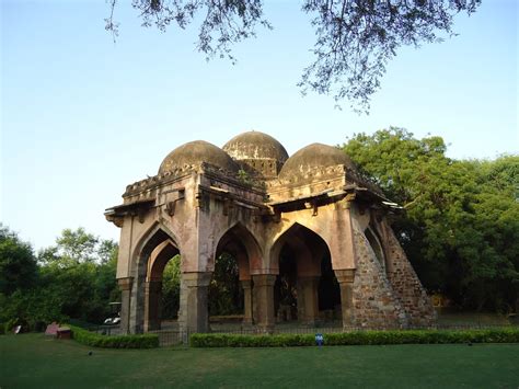 Delhi Heritage: Monuments in Delhi Golf Course.