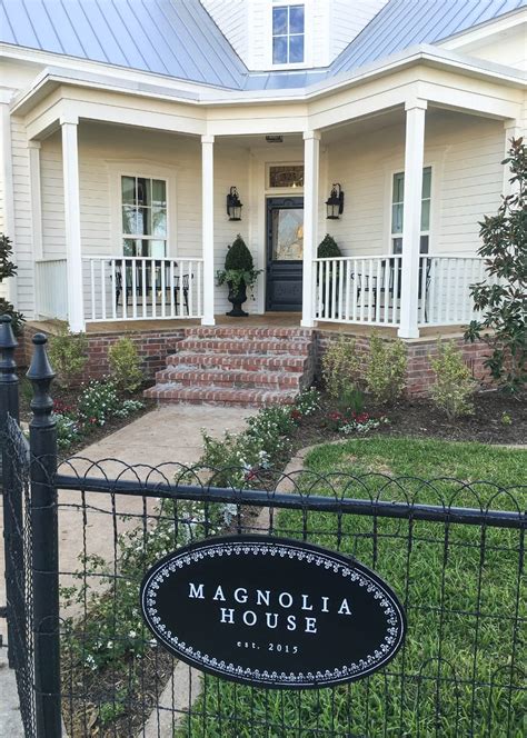 The Magnolia House - Lil' Luna