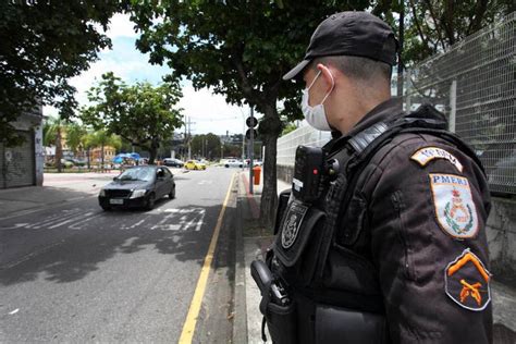 Policiais No Rj Come Am Neste M S A Usar C Meras Em Uniformes