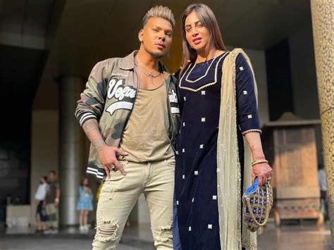 Arshi Khan Gets Engaged In Dubai