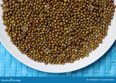 Green Gram Or Mung Beans In White Plate Stock Image Image Of Fiber