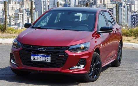 Teste Chevrolet Onix RS 2023 visual chamativo é o destaque