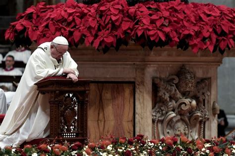 Na Missa do Galo papa Francisco condena ganância e acúmulo de bens