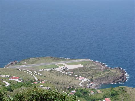 Riskiest Runway in the world, Saba Airport. | Photobundle