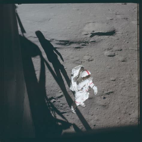 A Brief History Of The Apollo Mission Photos
