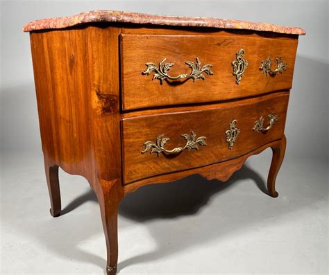 Commode en noyer par Jean François Hache à Grenoble époque Louis XV