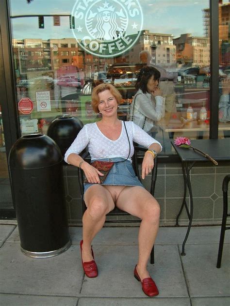 Public Pussy Flash In Restaurant