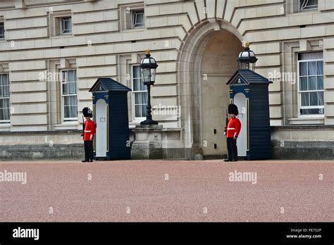 Make Way For The Queens Guard Hi Res Stock Photography And Images Alamy