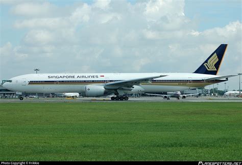 V Syf Singapore Airlines Boeing Photo By Frikkie Id