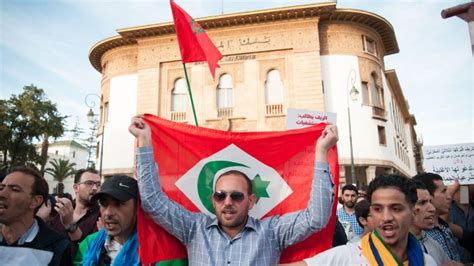 الأمن يتدخل لتفريق وقفة نسائية تضامنية مع معتقلي حراك الريف أمام