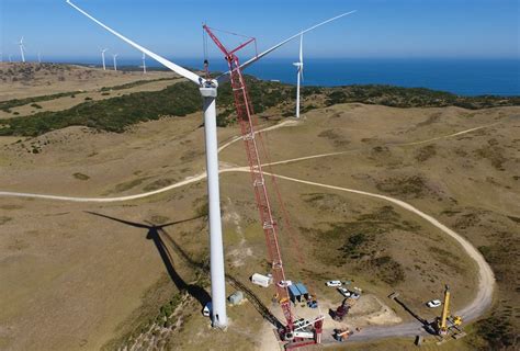 Guindastes sobre esteiras na energia eólica onshore e offshore Liebherr