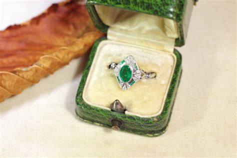 Art Deco style emerald ring – Maison Mohs