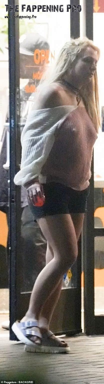 Britney Spears Exposed Her Tits Braless Photos The Fappening