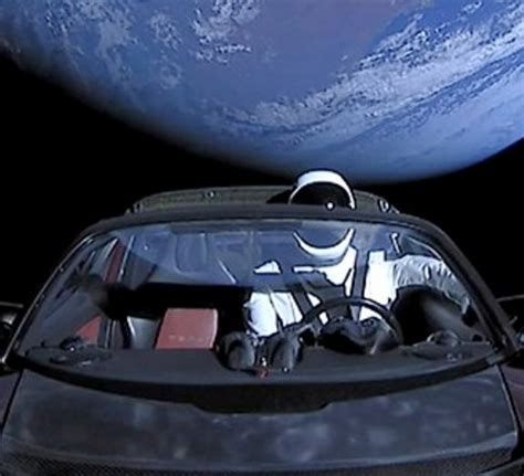 Carro Da Tesla Que Viaja No Espaço Se Aproxima De Marte Mega Curioso