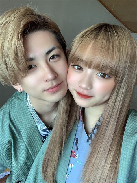 Cặp đôi hot boy hot girl gây shock khi thông báo lên chức bố mẹ ở tuổi