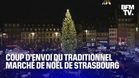 Cest la magie de Noël Lillumination du sapin de Noël de Strasbourg