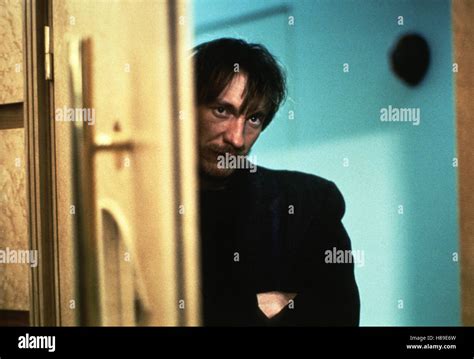 Nackt NAKED GB 1993 Regie Mike Leigh DAVID THEWLIS Stock Photo