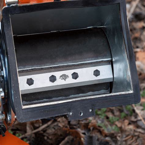 Professional 9HP Petrol Wood Chipper & Garden Shredder FM9DDES | Forest