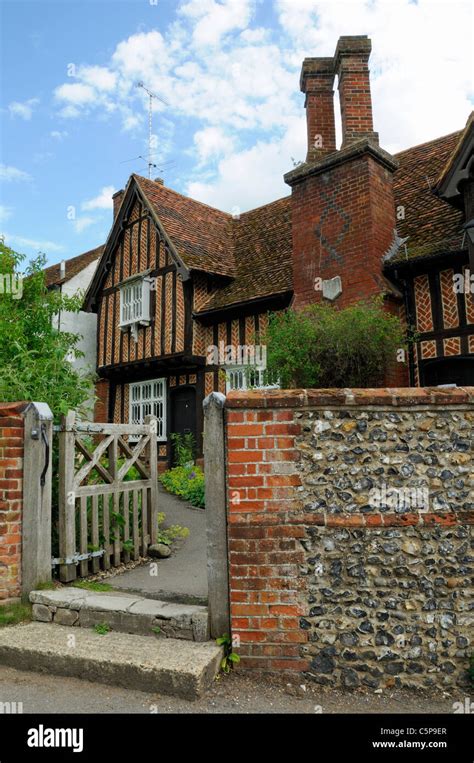 16th century house england hi-res stock photography and images - Alamy