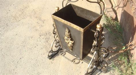 Кованые урны (48 фото): уличные урны для мусора холодной ковки ...