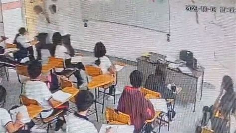 Video Alumno Apuñala Por La Espalda A Su Profesora En Una Escuela De