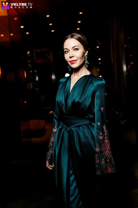 Ульяна Сергеенко / Ulyana Sergeenko | Vestidos, Vestido de veludo, Looks