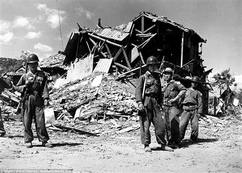 Striking Korean War Photos Show American Gis In Conflict Daily Mail