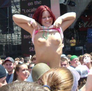 Concert Flash Porn Pic