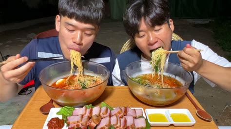 무더운 여름 밤에 먹는 시원한 열무 냉면과 훈제통삼겹살 먹방naengmyeon Pork Belly Mukbang