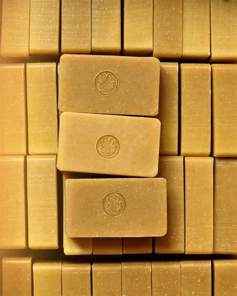 Soins Au Miel Et Cire Dabeille Naturelle Beeswax And Honey Soaps