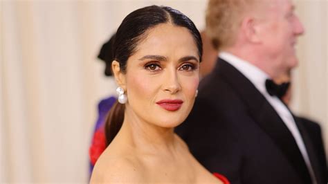 Salma Hayeks Impressive Physique In Graphic Bikini Steals The Show In New Vacation Video Hello