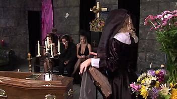 Sacerdotes Curan A La Hermana Mary Anne De Su Deseo Sexual XVIDEOS