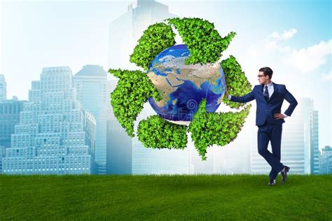 El Hombre De Negocios En El Reciclaje De Concepto Ecol Gico Imagen De