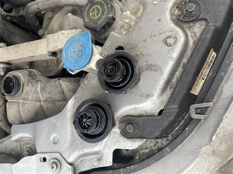 Крышка расширительного бачка — Land Rover Freelander 2 (L359), 2,2 л ...