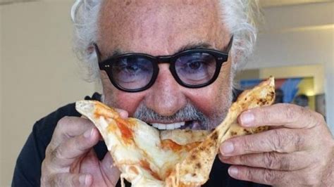 Entrano Nella Pizzeria Di Flavio Briatore A Milano Rubano Soldi E Vino