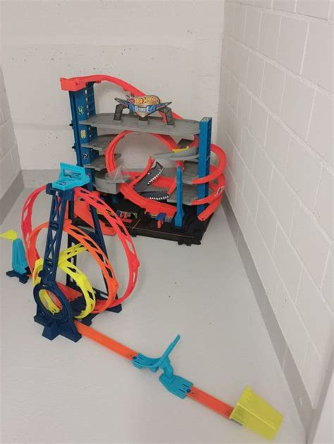 Hot Wheels Garage und Luping Gebraucht in Altendorf für CHF 50 nur Abholung auf Ricardo kaufen