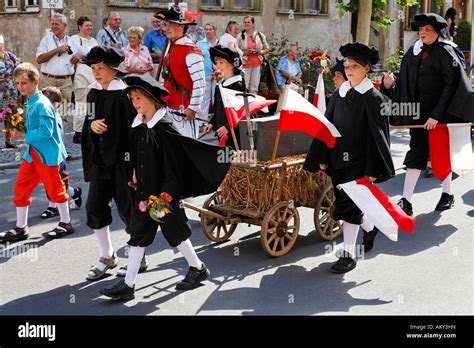 Leiterwagen Kind Hi Res Stock Photography And Images Alamy