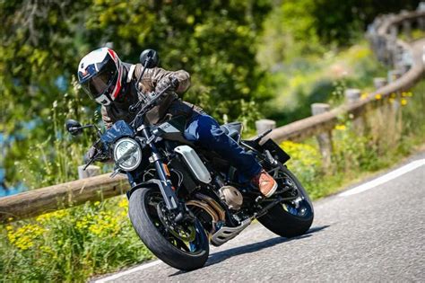 Diaporama Essai Husqvarna Svartpilen Deux Roues Auto Moto