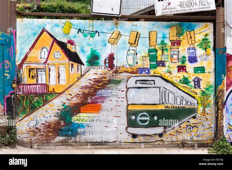 Street art in Valparaiso, Chile Stock Photo - Alamy