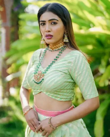 Sara Tendulkar Latest Hot Pics And Photos Gallery